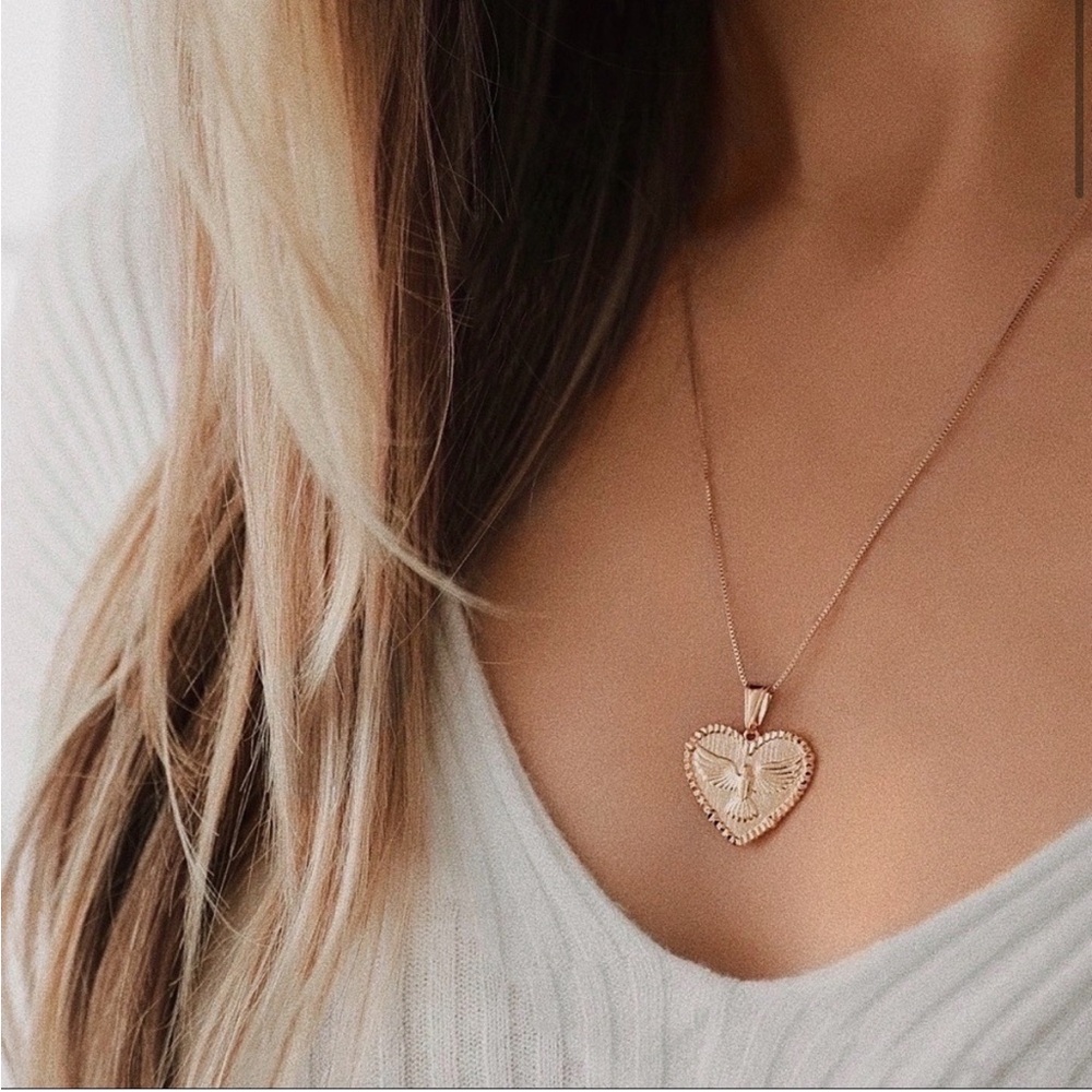 11thstreet Gold Bird Pendant Necklace